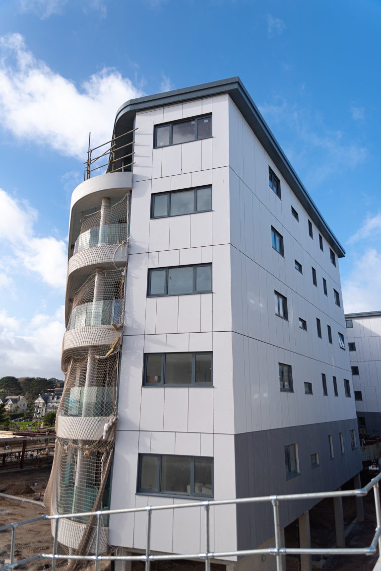 The liner Building